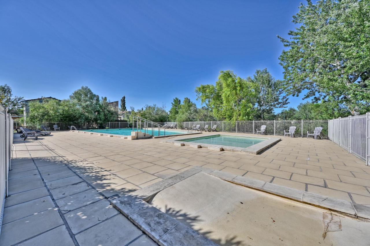 Le Petit Bonheur - Place Parking Privee - Clim - Terrasse - Piscine Partagee - Proche Parc Spirou Saint-Saturnin-lès-Avignon Exterior foto